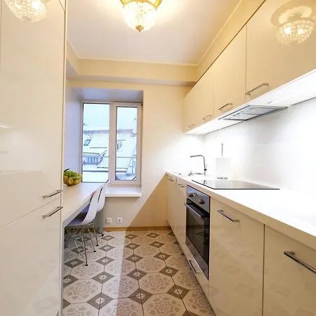 - 2 Bedroom On Old Town Main Street Viru